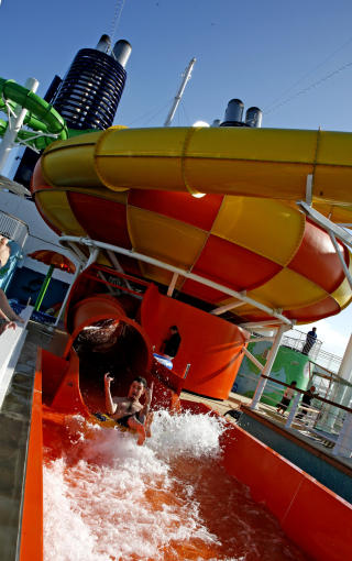 V�T DR�M: Ingen andre cruiseskip har t�ffere og lengre vannsklier enn Norwegian Epic.