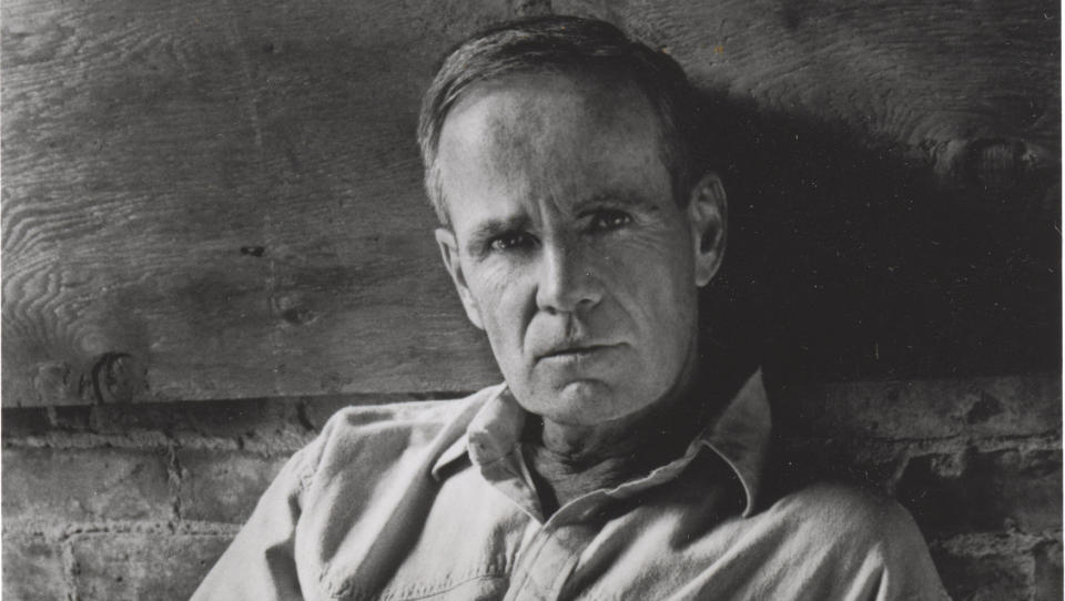 CORMAC MCCARTHY: En av USAs mest omtalte forfattere, men han gir bare ytterst sjelden intervjuer. Foto: GYLDENDAL