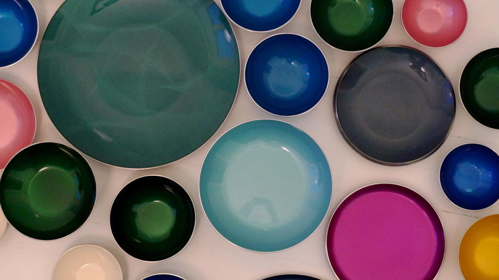 Fine ting og sjokolade: Bloggen drevet av Christin Fonn, som elsker gamle emaljeprodukter, var lesernes favorittblogg i august. N� skal hun vurderes sammen med fem andre m�nedsvinnere. En jury skal bestemme hvem som kan krones med seieren, og f�r drar p� tur til Paris.