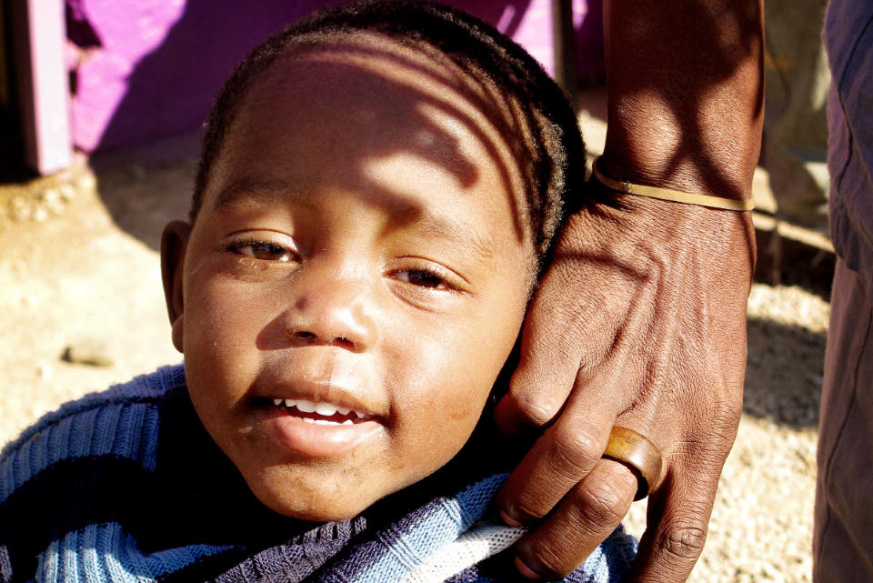 820 400 40: Er nummeret du ringer hvis du �nsker � st�tte arbeidet blant barn og unge i Kliptown, Soweto. Da gir du 25 kroner - en kaffekopp. Foto: Dagbladet