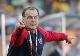 LOVER ANGREP: Chile har alltid intensjon om � sl� motstanderen, sier Bielsa. Foto: Adnan Abidi / REUTERS.