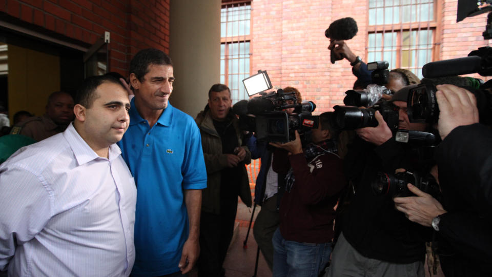 TOK SEG INN: Pavlos Joseph hevder han kun var p� jakt etter et toalett. Istedet spaserte 32-�ringen inn i England-garderoben og senere inn i en rettstvist. Foto: AP.