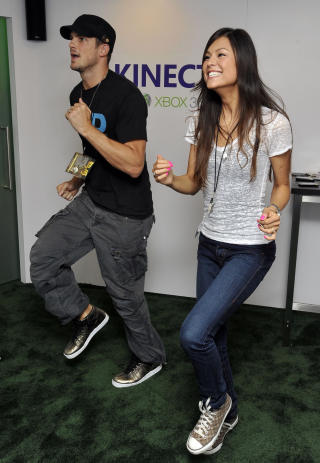 UTEN KNAPPER: Xbox Kinect �pner for spilling uten noe som helst av spilltilbeh�r. Foto: Vince Bucci/AP/Scanpix