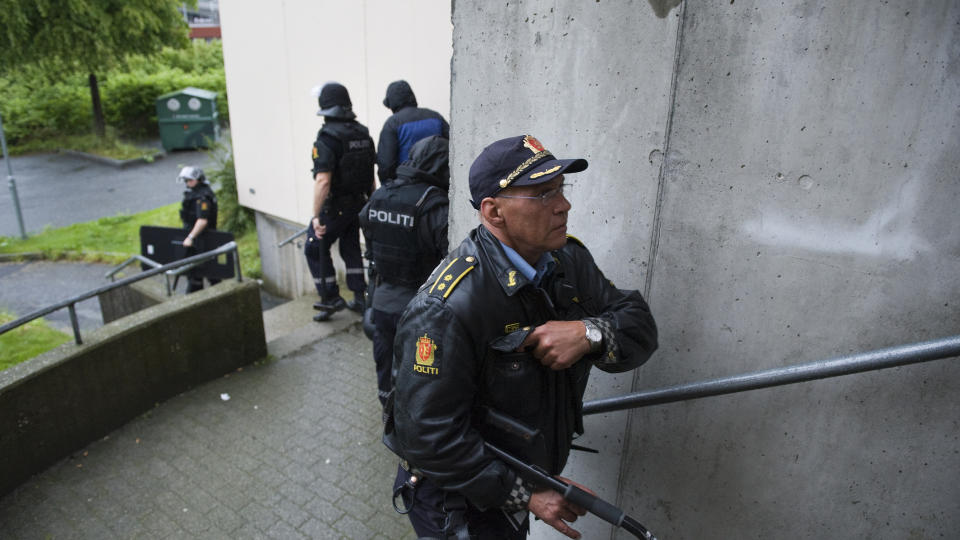 FUNNET DREPT: V�pnet politi aksjonerte mot en kjellerleilighet p� Gyldenpris, men gjerningsmannen er fortsatt ikke funnet. Foto: Tor Erik H. Mathiesen/Dagbladet