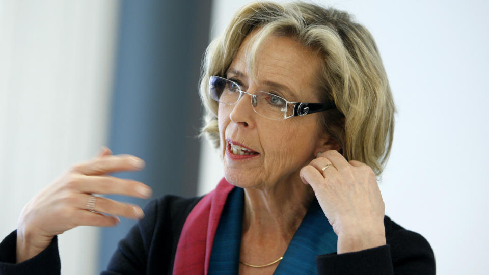 OPPR�RT: Helse- og omsorgsminister Anne-Grete Str�m-Erichsen (Ap) sier de to skandalelegen risikerer � miste muligheten til � jobbe som leger i framtida. foto: Erlend Aas / Scanpix