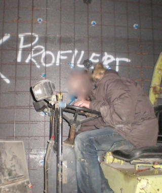 SKRYTEBILDER: En av kompisene til �Morten� poserer. Foto: Privat