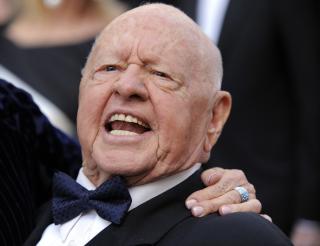 OSCAR-VINNEREN: Skuespillerlegenden Mickey Rooney hyllet Michael Jackson. Arkivfoto: SCANPIX
