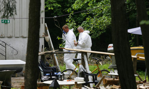 MANN FUNNET D�D: Politiet i Telemark fikk 4.15 melding om at det var funnet en d�d mann i en bolig i Langesund. En annen mann ble kort tid etter p�grepet. Foto:Torbj�rn Berg/Dagbladet