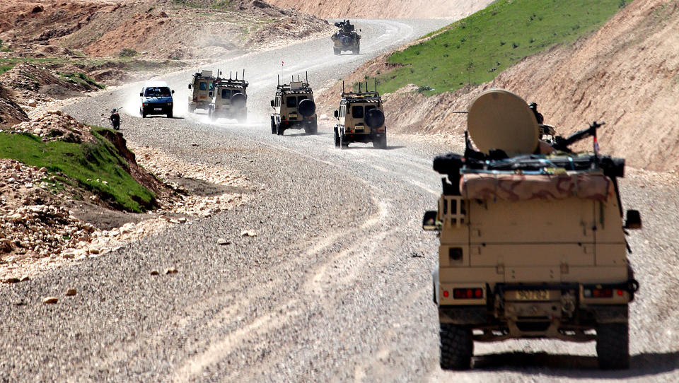 SAMME OMR�DE: Dette er et arkivbilde av en milit�r kolonne fra PRT Meymaneh som kj�rer p� ringveien i Faryab-provinsen i Nord-Afghanistan, det samme omr�det som eksplosjonen i dag skjedde. Foto: FORSVARET/SCANPIX