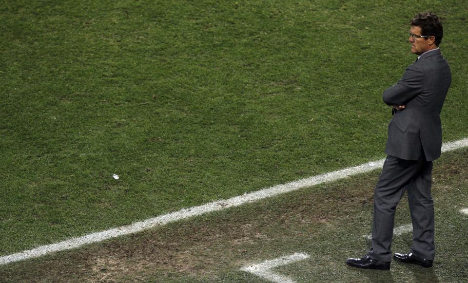 M� VENTE: Fabio Capello m� vente i to uker f�r han vet om han skal fortsette som England-trener til 2012. Foto: AFP