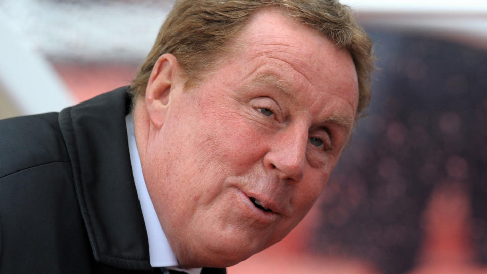 TOK SPURS TIL 4. PLASS: Harry Redknapp tok Tottenham til Champions League i �r.  Om Capello f�r fyken av FA, er Redknapp klar til � ta over hvis han f�r tilbud. Foto: AFP PHOTO/ANDREW YATES