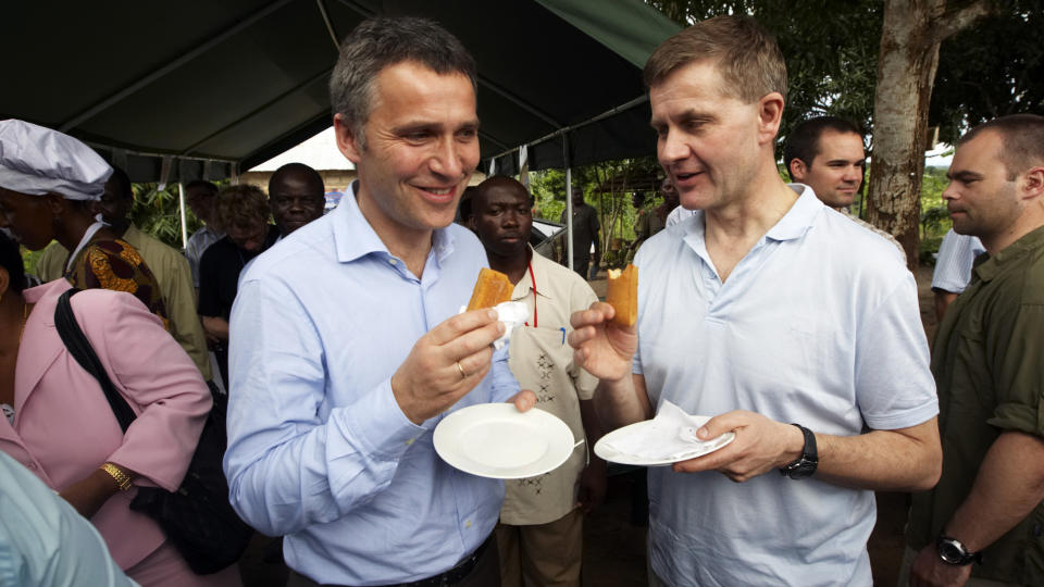 HAR GITT SKOGSBISTAND I 12 �R: I 2007 dro statsminister Jens Stoltenberg og milj�- og utviklingsminister Erik Solheim til Ruvu-skogen i Tanzania for � markere starten p� en ny samarbeidsavtale med Tanzania om skog og klima. Det samme �ret kom den f�rste rapporten om omfattende misbruk av norske bistandspenger til skogsprosjektet i landet.
Foto: Cornelius Poppe / SCANPIX