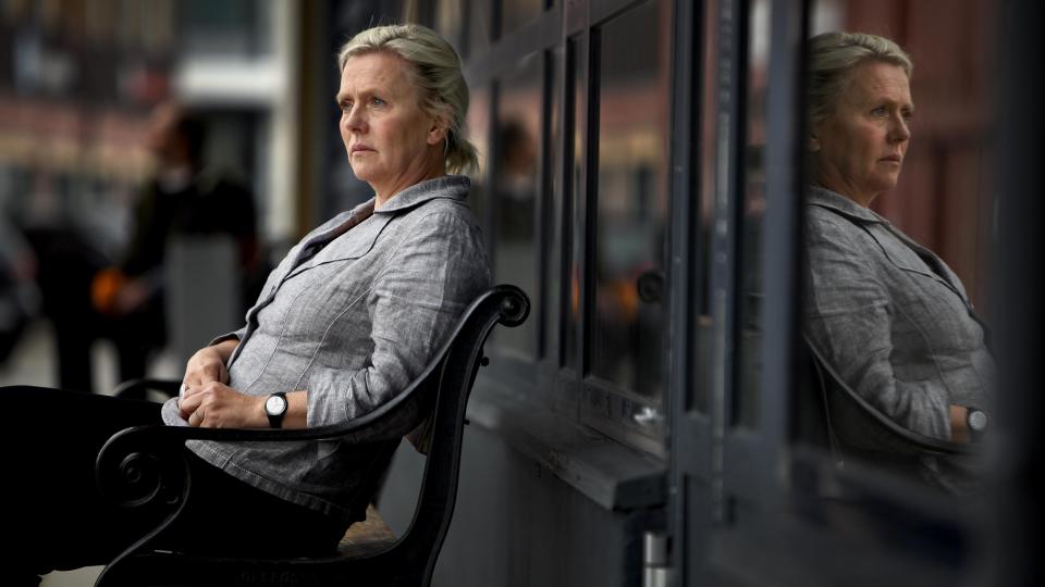 IRRITERT: Pia Svendsgaard sin s�nn skal snart reise til Afghanistan. N� mener hun hennes egen regjering ikke gj�r nok for � st�tte opp om soldatene i det hun mener er en krig. Foto: Yngve Olsen S�bbe/Nordlys