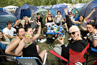 HEIA �STFOLD: Denne �stfold-gjengen er mer opptatt av h�y �lf�ring og partyfaktor enn festivalmote. S�nn er �stfoldinger.