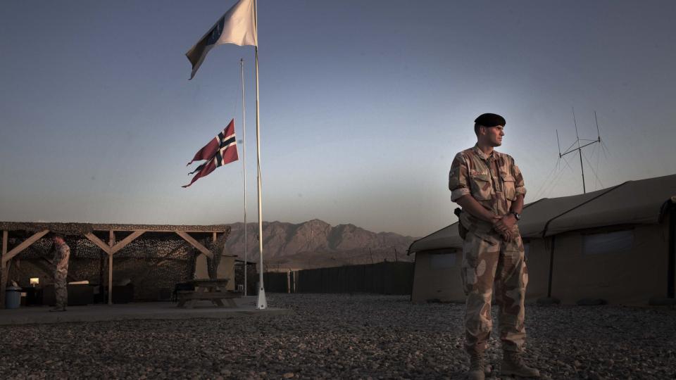 GRANSKES: Granskerne skal vurdere om det kan dras l�rdom av angrepet som kan gj�re hverdagen for de norske styrkene tryggere i framtida. Granskerne har ikke ambisjoner om � f� bekreftet hvem som sto bak bombeattentatet, og det er usikkert om de kommer til � bes�ke �stedet noen mil utenfor Meymaneh. Foto: Jonte Wentzel/Dagbladet