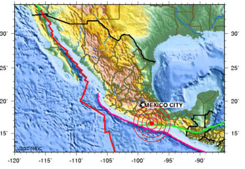 KRAFTIG: Skjelvet, m�lt til en styrke p� 6,2 p� Richters skala, hadde episenter 125 km s�rvest for byen Oaxaca og 325 s�r�st for hovedstaden Mexico by. Grafikk: USGS