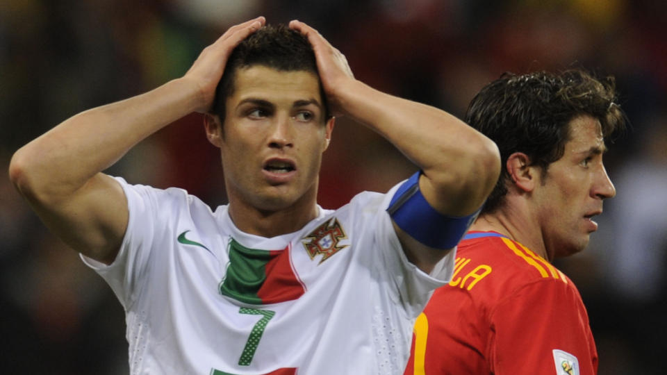 NYBAKT FAR?: Fotballspiller Cristiano Ronaldo har lagt ut mystiske farskapsmeldinger p� Facebook og Twitter. Her under fotballkampen mot Spainia 29. juni i Cape Town. Foto: SCANPIX