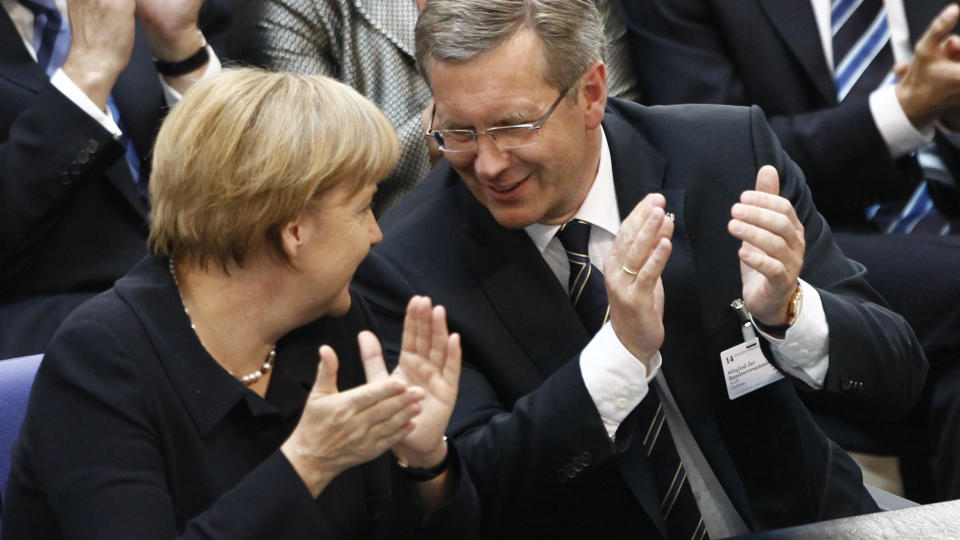 VALG I TYSKLAND:  Forbundskansler Angela Merkel og presidentkandat Christian Wulff. Foto: SCANPIX/REUTERS/Fabrizio Bensch (GERMANY  - Tags: POLITICS ELECTIONS POLITICS