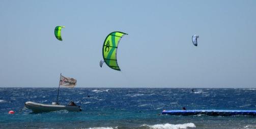 DETTE KAN DU OPPLEVE:&bull; St. Katarina-klosteret, et av verdens eldste klostere er fortsatt i drift.&bull; Quad-safari (firhjuling) ut i Sinai�rkenen.&nbsp;&bull;Sv�mme med delfiner.&bull; Tur opp til det 2600 meter h�ye Mosesfjellet, hvor Moses skal ha mottatt de 10 bud.&nbsp;&bull; Ras Mohammed, snorkling og dykking p� et av verdens flotteste korallrev.&bull; The Blue Hole, en utrolig vakker og 100 meter dyp undervannshule, godt kjent blant dykkere.&bull; Busstur til Kairo og Luxor. Pyramidene, Luxortempelet og Kongenes dal.Foto: RANDI LERVIK