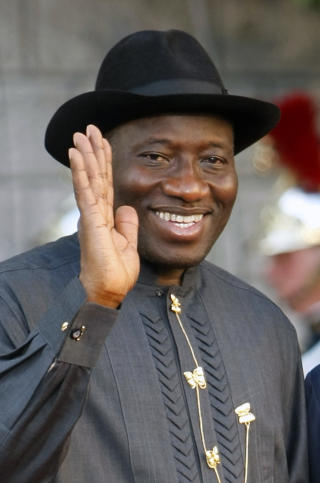 NEKTER LANDSLAGET � SPILLE: Goodluck Jonathan besluttet onsdag landslaget � delta i internasjonal fotball i to �r. Foto: AP Photo/Remy de la Mauviniere/Pool
