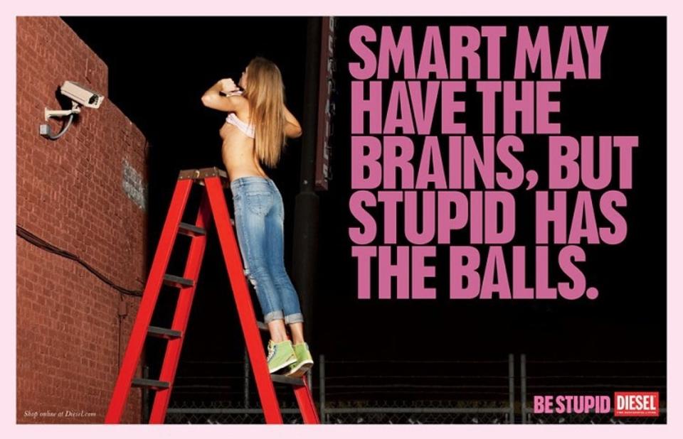 �UPASSENDE�: Det britiske kontrollorganet for reklamemarkedet mener at denne reklameplakaten bryter regler i forhold til ansvarlig reklame og s�mmelighet. Foto: Diesel