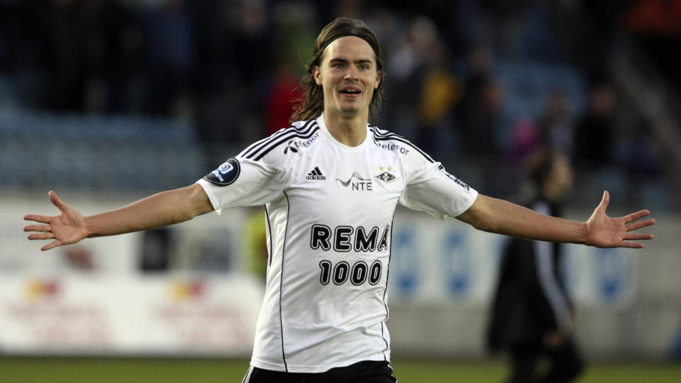 VAR TUNG OG SLITEN: Nils Arne Eggen mente Mikael Lustig hadde s� liten kontroll p� beina mot Sandefjord, at han kalte svensken Pinocchio. Foto: Alf Ove Hansen/SCANPIX