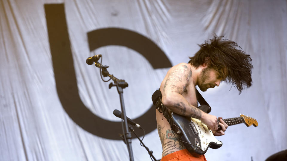 SOFISTIKERTE PUNKERE: Simon Neil n�yer seg med noen h�flighetsfraser, men det musikalske har han og Biffy Clyro full kontroll p�. FOTO: Anders Gr�nneberg.