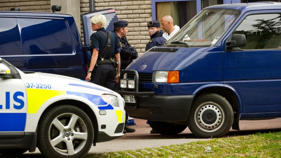 DOBBELTDRAP:  To menn ble i natt skutt og drept p� en spilleklubb i S�dert�lja i Sverige. Foto: Christian �rnberg