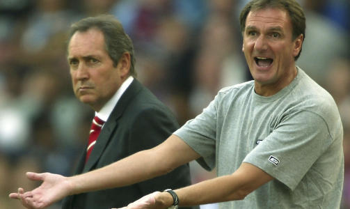 R�DGIVER: Phil Thompson i aksjon som assistent for Liverpools franske manager Gerrard Houllier i 2002. Thompson spilte 340 kamper for Liverpool p� 70- og 80-tallet. Foto: Darren Staples, Reuters/Scanpix