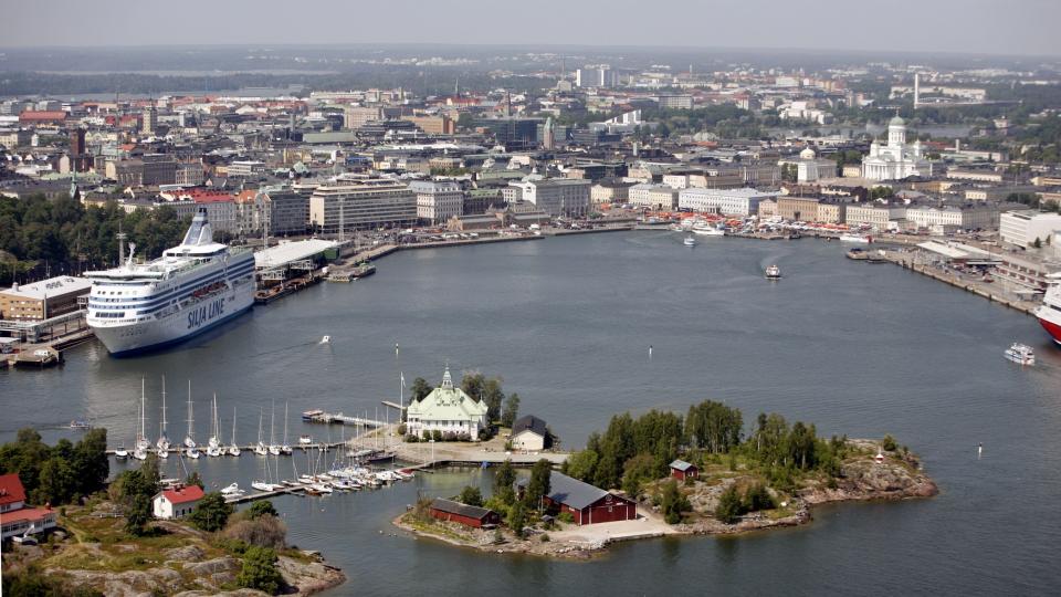 F�RST I VERDEN: I Helsinki og alle andre steder i Finland har innbyggerne krav p� internettilgang fra og med torsdag.  Foto: PEKKA SAKKI/LEHTIKUVA/AFP/SCANPIX