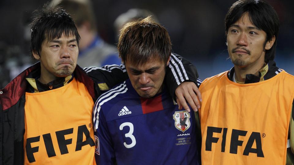 FIKK TR�ST: Yuichi Komano fikk tr�st av b�de medspillere og motspillere etter straffemissen. N� f�r han medalje for motet han viste i VM. Foto: Eddie Keogh / REUTERS.