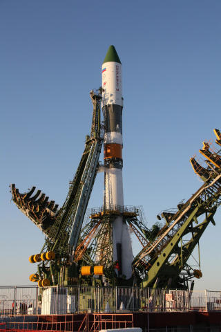 M� HAIKE: De neste �ra m� amerikanske astronauter belage seg p� � sitte p� i Sojus-fart�yet med sine tidligere konkurrenter i romkappl�pet. Foto: AFP/SCANPIX