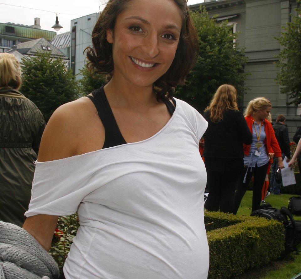 FIN OG FRODIG: I denne magen l� en gutt som ble f�dt 1.desember 2008. N� venter Lisa T�nne barn nummer to sammen med programleder Kyrre Holm Johannessen. Foto: Stella Pictures.