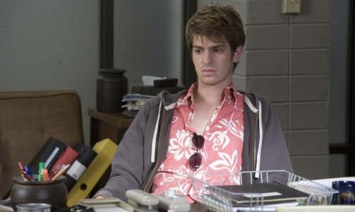 DESILLUSJONERT UNGDOM: Andrew Garfield spilte en desillusjonert og livstr�tt ten�ring i Robert Redford's �Lions for Lambs�. I den kommende Spider-Man-filmen f�lger vi Peter Parker tilbake til ungdomstida p� Highschool. Foto: Filmweb.