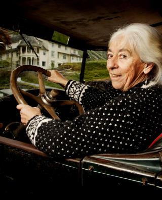 Cadillac: Det som blir vanskeligst, er � reise fra bilen, sier Billie Hull Orheim, som n� har sin siste sommer ved Hote Mundal.