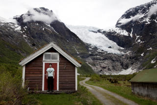 Fjellgeita: � drikke konjakk med dronninga p� en fjelltopp hadde v�rt helt konge, sier Gaute Dvergsdal B�yum (21), som har v�rt p� 100 fjelltopper.