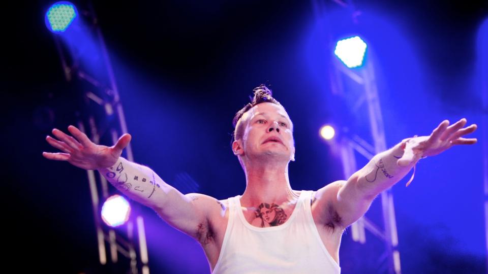 HELLER JOHN OLAV ENN A-HA: Det er virkelig deilig � v�re norsk i Danmark for John Olav Nilsen om dagen. I g�r spilte han for fullt telt og 5000 tilskuere p� Roskilde-festivalen. Foto: Eirik Helland Urke
