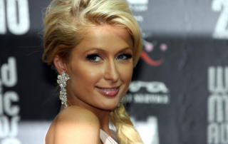 SLAPP TILTALE: Paris Hilton er p� VM-bes�k. Foto: AFP/Scanpix