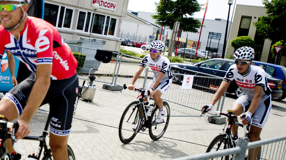 KASTET UT:  Xavier Florencio (i midten) er kastet ut av Cervelo etter at han fors�kte � pleie hemoroidene p� egen h�nd. Thor Hushovd og hans sju gjenv�rende lagkamerater kj�rer prolog (8,9 km) i Rotterdam i ettermiddag.  Foto: Thomas Rasmus Skaug / Dagbladet
