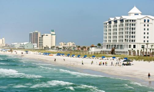 KAN BLI �DELAGT: Florida er en av de viktigste turistdestinasjonene i USA, og strendene i Miami og Fort Lauderdale er blant de travleste i staten. 80 millioner bes�kende kom i 2009 til Florida, noe som genererte 60 milliarder dollar i inntekter. Foto: EPA