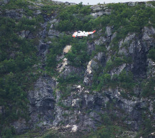 STUPBRATT: Svensken ble sittende fast p� ei fjellhylle rett ved et stup p� 50 meter. Foto: CHARLOTTE F�RDE