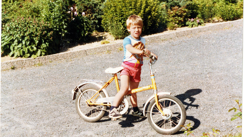 Ung syklist: Thor Hushovd l�rte tidlig � sykle p� to hjul. Her er han p� sykkelsetet, fire �r gammel. Foto: Privat.