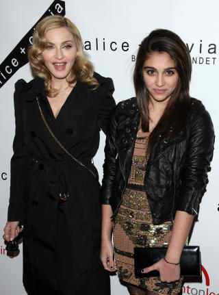GOD STIL: B�de Madonna og Lordes er kjent for sin gode klessmak. Her er de sammen ved en veldedig tilstelning i New york i april. Foto: AP Photo/Peter Kramer)