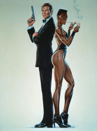 GIKK DET GALT ALLEREDE HER?: Roger Moore f�r ofte skylda for � ha gjort Bond til en litt flau fyr. Her med Grace Jones p� posteren til A View to a Kill (1985). Foto: Stella Pictures.