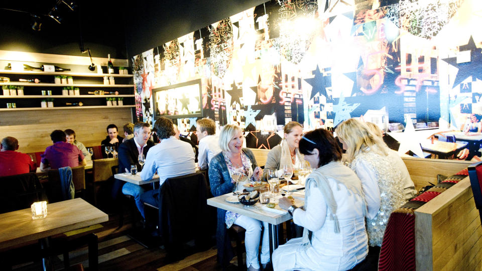 H�y partyfaktor: BAR - Bygd�y All� Restaurant - har ekspandert til Tjuvholmen. P� solfylte ettermiddager st�r beliggenheten til en femmer Foto: Thomas Rasmus Skaug / Dagbladet