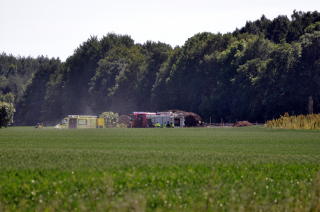 FLYSTYRT: To personer omkom etter at et mikrofly styrtet i R�de i �stfold. Foto: Nils H�kon Sandersen