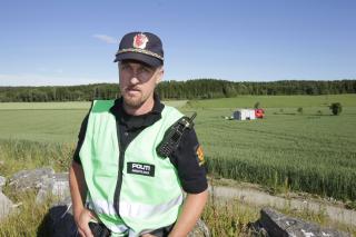 - UKLART: Innsatsleder Anders Str�ms�ther p�peker at det fremdeles er uklart hva som er foranledningen til flystyrten. Foto: Torbj�rn Berg / Dagbladet
