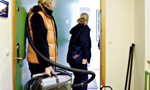 �USYNLIG GRUPPE�:  Stadig flere kj�per private tjenester i hjemmet.  Her to servicearbeidere for renholdsselskapet CityMaid. Foto: J�rn H. Moen / Dagbladet