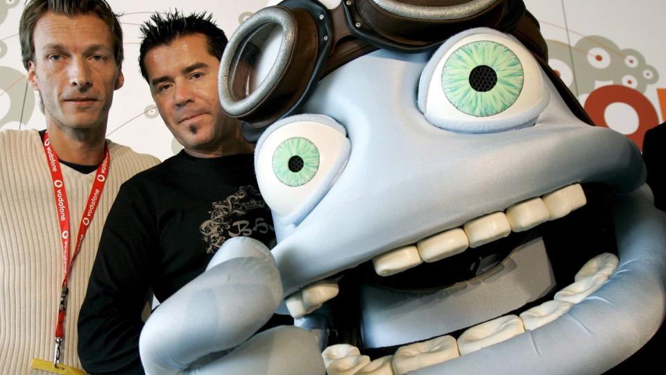 FARSOTT: Det er ikke mange �rene siden Crazy Frog str�mmet ut av mobiltelefoner over hele verden. Seinere ble han musikkjendis og spillhelt. N� er det derimot bl�mandag for ringetonebransjen. Foto: Jens Kalaene/EPA/Scanpix