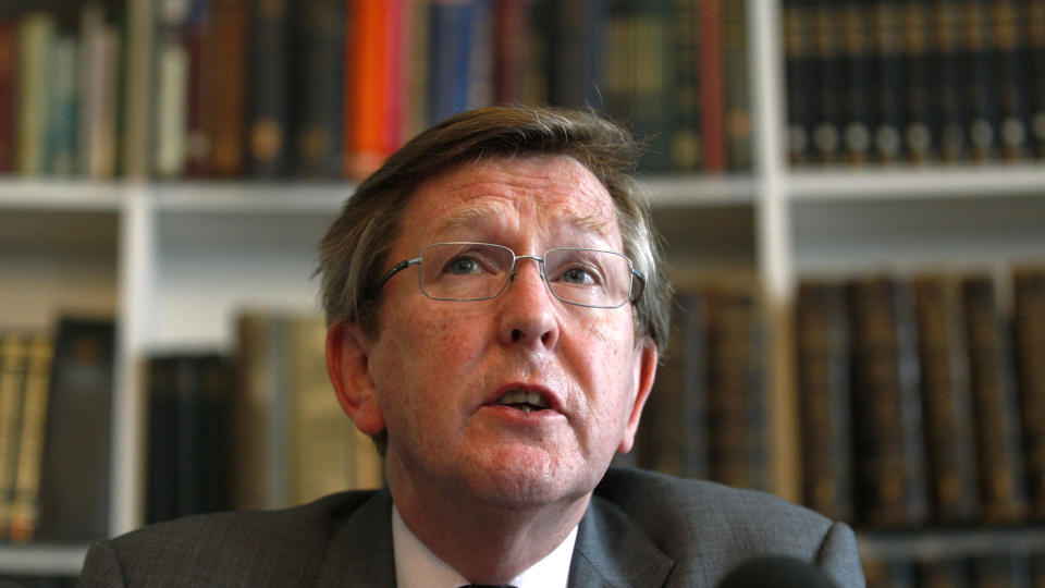  RENVASKET:  Granskingskommisjonens leder, Muir Russel, (bildet) la i dag frem resultatet av granskningen av britiske klimaforskere. Foto: Sang Tan/ Ap photo/ Scanpix